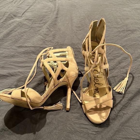 Heels - Picture 2 of 2